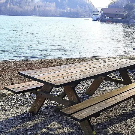 8 Person In Lyngdal-by Traum * Lyngdal