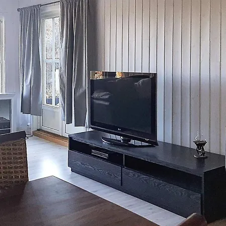 8 Person In Lyngdal-by Traum Lyngdal