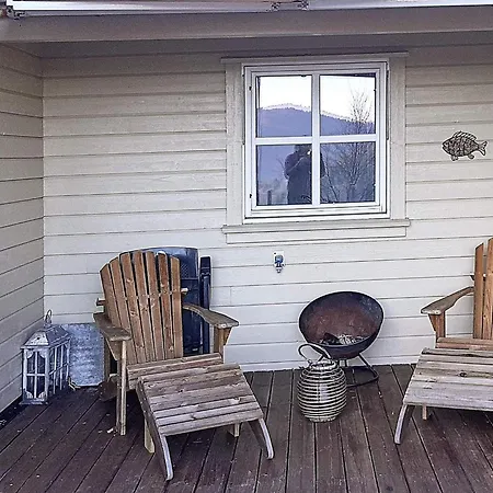 8 Person In Lyngdal-by Traum * Lyngdal
