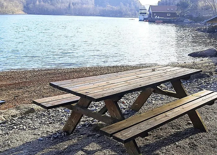 8 Person In Lyngdal-by Traum * Lyngdal