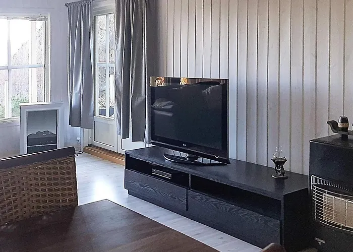 8 Person In Lyngdal-by Traum Lyngdal