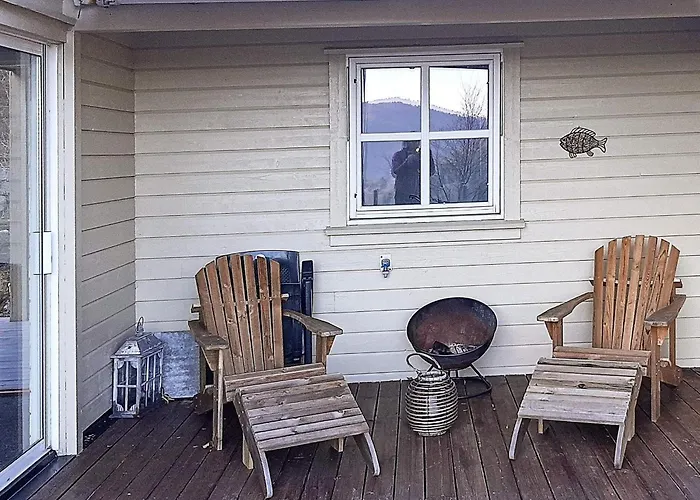 8 Person In Lyngdal-by Traum * Lyngdal