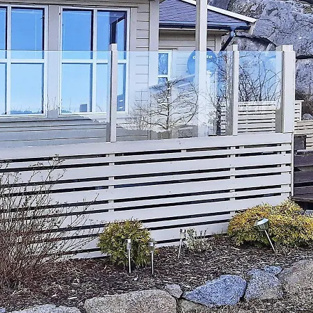 8 Person In Lyngdal-by Traum